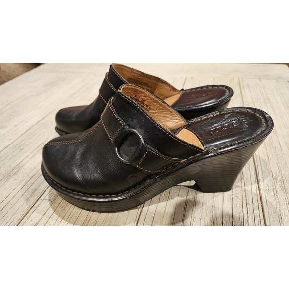 Born Shoes - Born Women's Black Leather Clogs Buckle Detail Chunky Heel Like New Size 7
